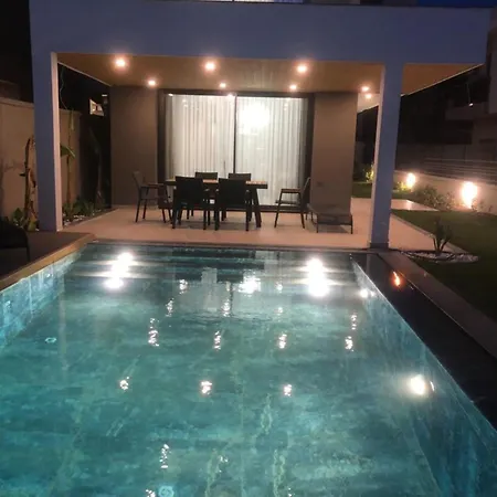 Villa Merkez Havuzlu Odalarbanyolu *