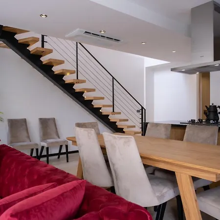 Villa Merkez Havuzlu Odalarbanyolu Çeşme