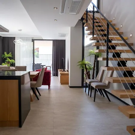 Villa Merkez Havuzlu Odalarbanyolu Cesme