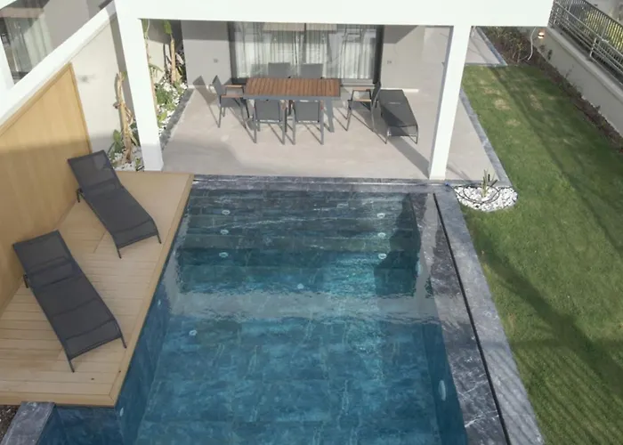 Villa Merkez Havuzlu Odalarbanyolu