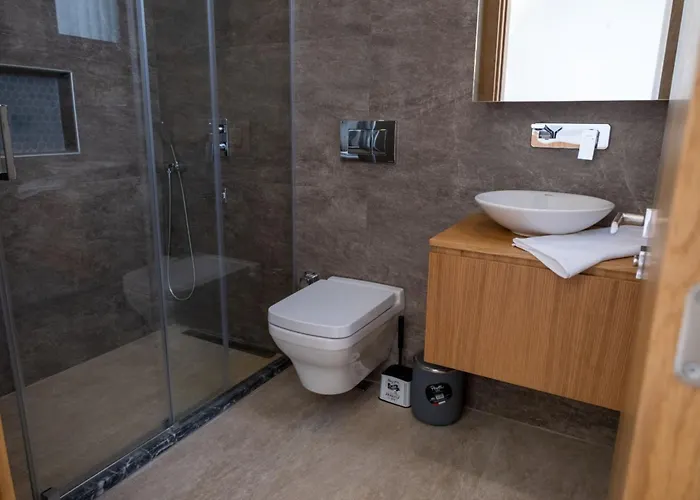 Merkez Havuzlu Odalarbanyolu Villa Çeşme