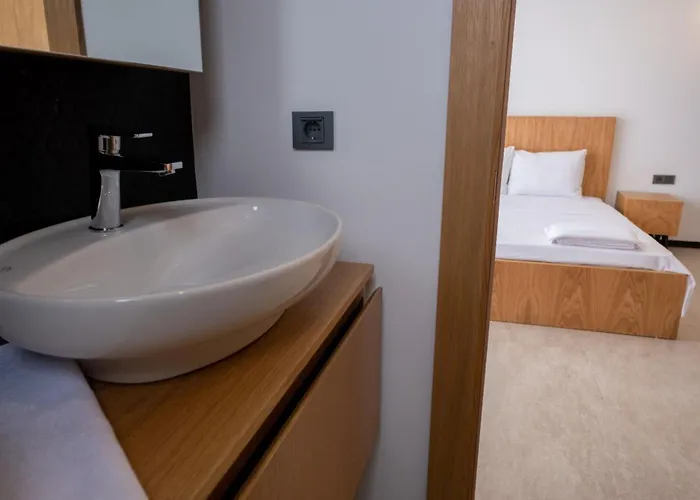 Merkez Havuzlu Odalarbanyolu Villa