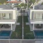 Merkez Havuzlu Odalarbanyolu Villa *