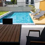 Villa Merkez Havuzlu Odalarbanyolu Cesme