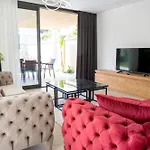 Merkez Havuzlu Odalarbanyolu Villa