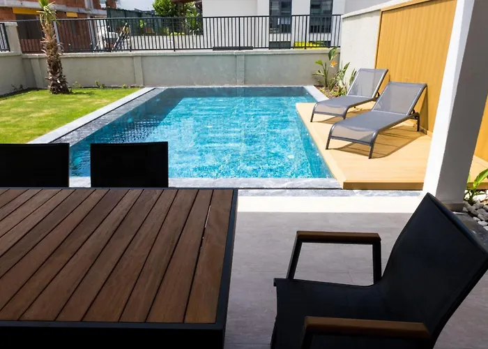 Βίλα Merkez Havuzlu Odalarbanyolu Çeşme