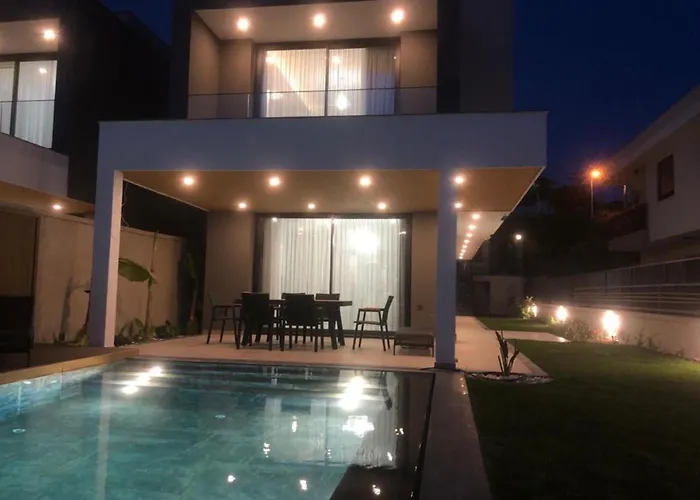 Merkez Havuzlu Odalarbanyolu Βίλα Çeşme