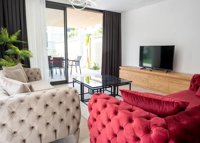 Merkez Havuzlu Odalarbanyolu Βίλα